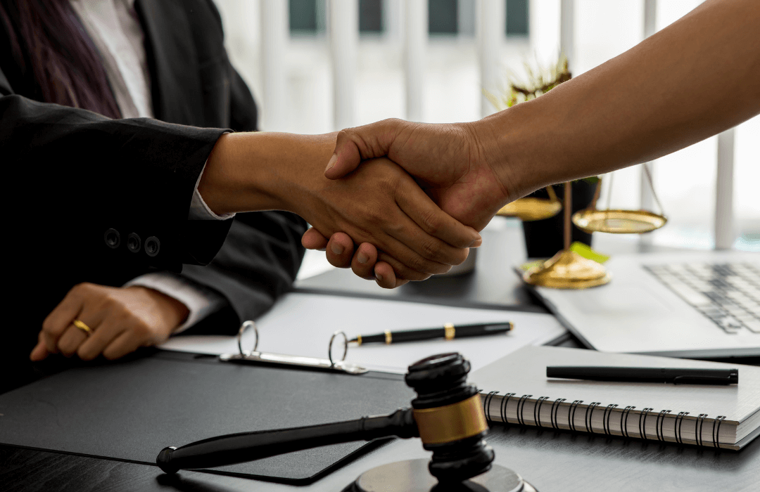 Attorney shaking hands with an injured worker during a Pennsylvania workers’ compensation consultation, representing legal help for Spanish-speaking clients